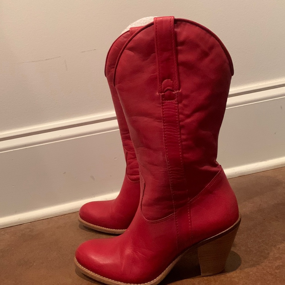 Red 2 1/2 inch boots. Great condition only worn a few times.